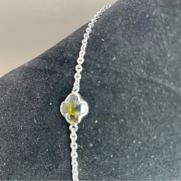 Elegant Long Silver Tone Necklace with Multicolor Clover-shaped Gemstones - Picture 4 of 8